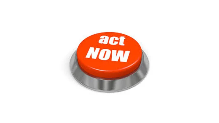 دکمه قرمز برجسته با نوشته act NOW روی زمینه سفید